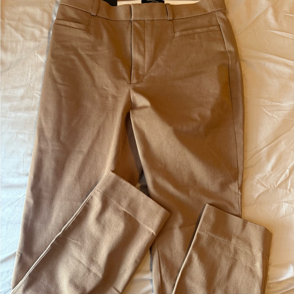 NWT Banana Republic High-Rise Full-Length Khaki Pants – Size 8 petite